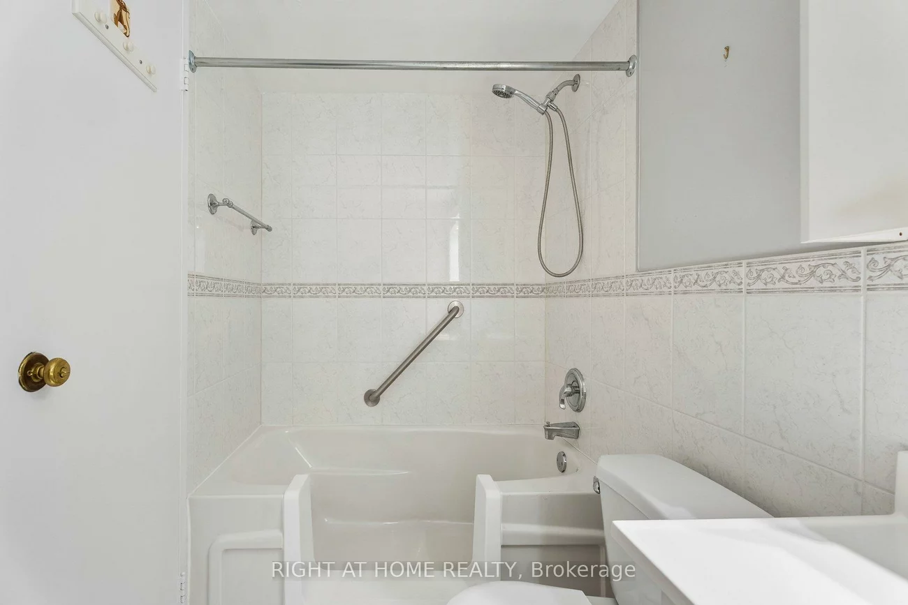 212, Kerr, 1002 - CO Central, Oakville