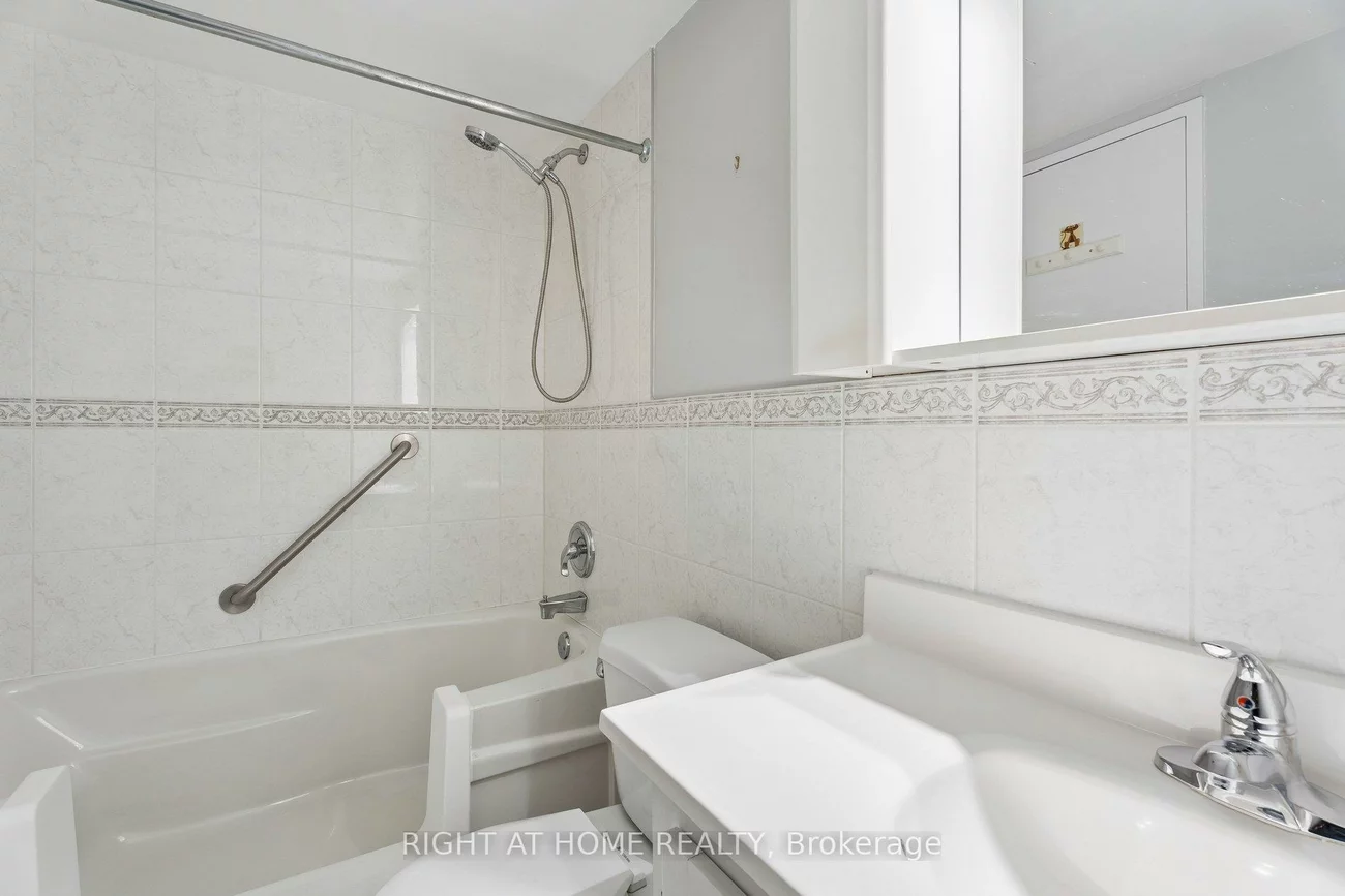 212, Kerr, 1002 - CO Central, Oakville