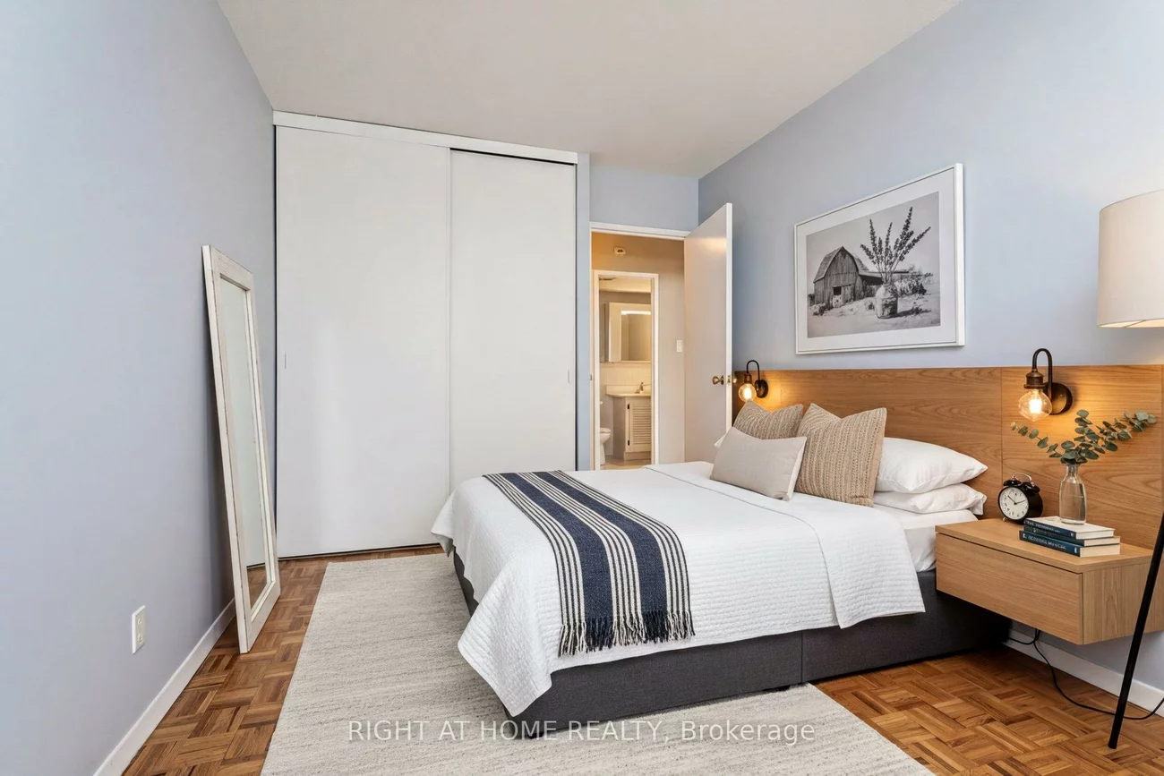 212, Kerr, 1002 - CO Central, Oakville