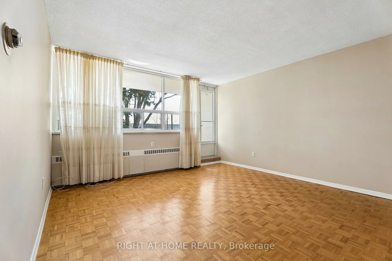 212, Kerr, 1002 - CO Central, Oakville