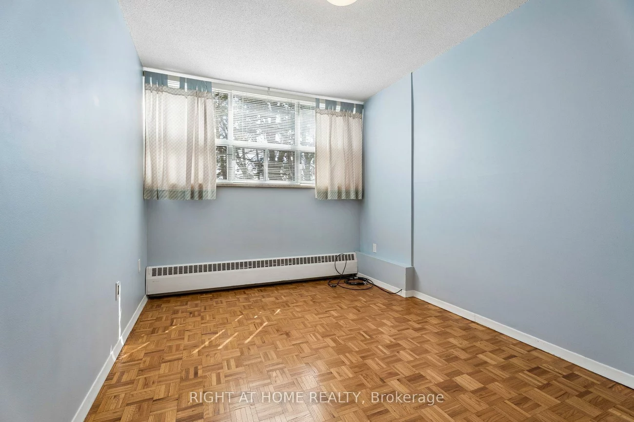 212, Kerr, 1002 - CO Central, Oakville