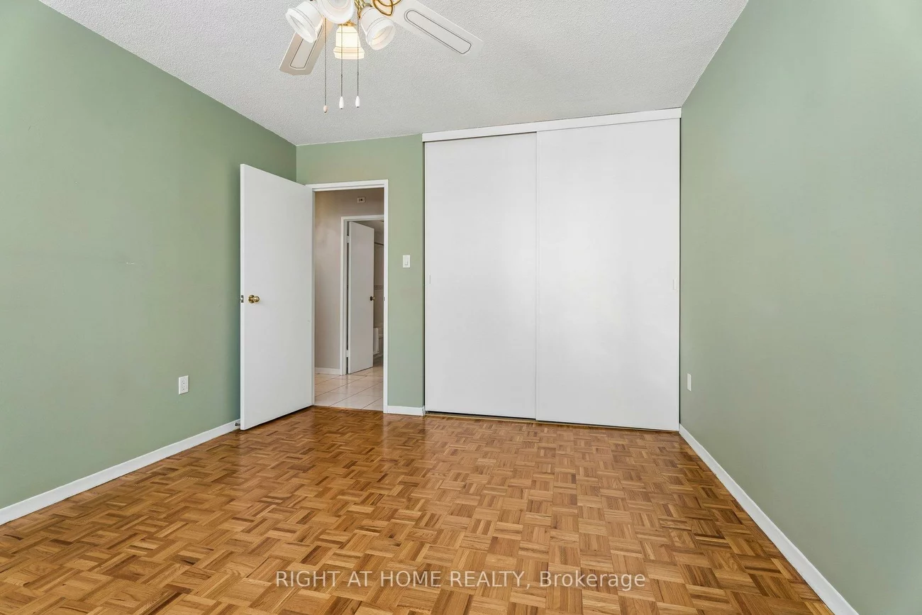 212, Kerr, 1002 - CO Central, Oakville