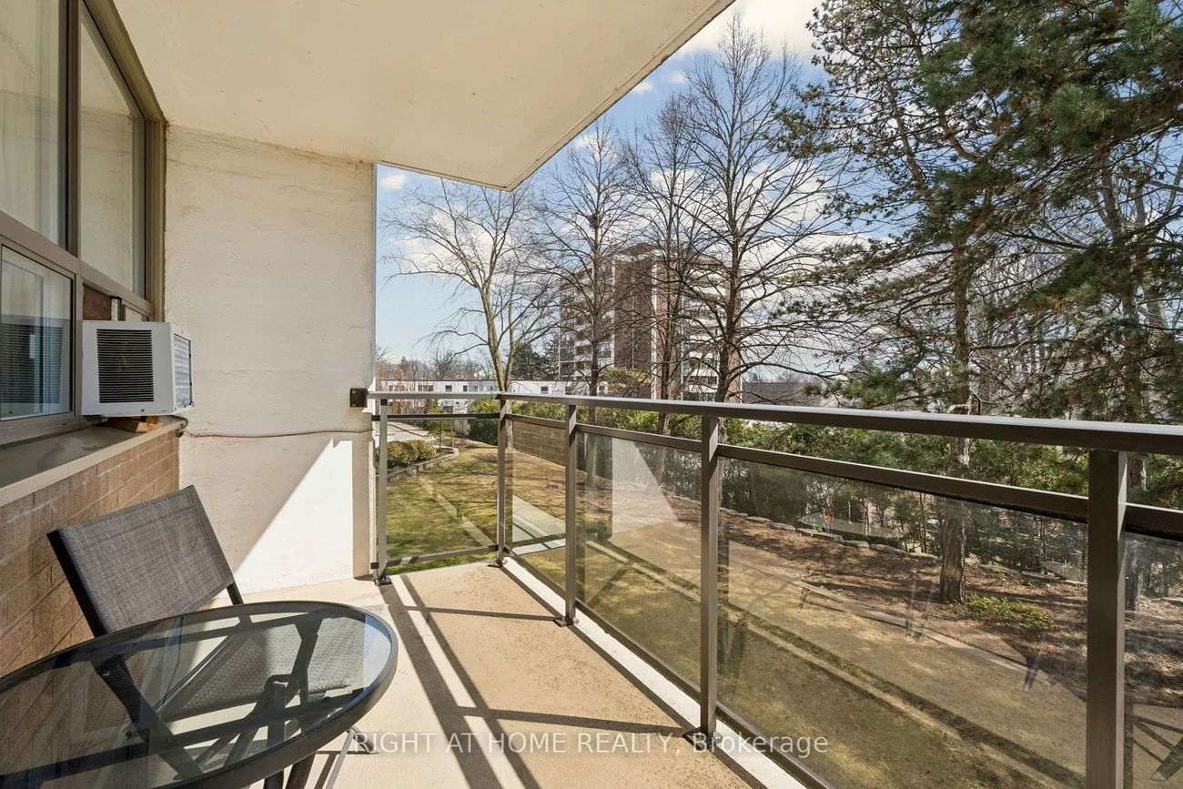 212, Kerr, 1002 - CO Central, Oakville