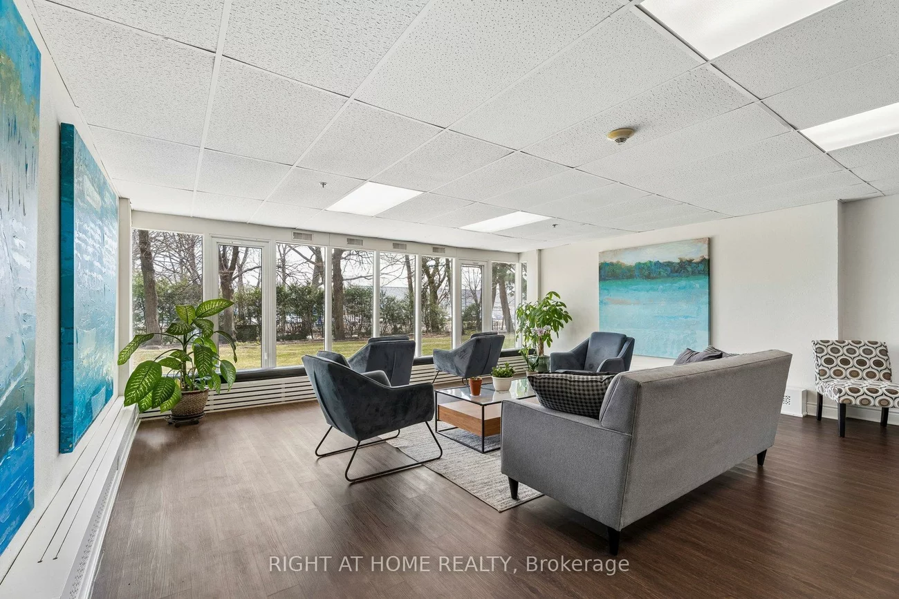 212, Kerr, 1002 - CO Central, Oakville