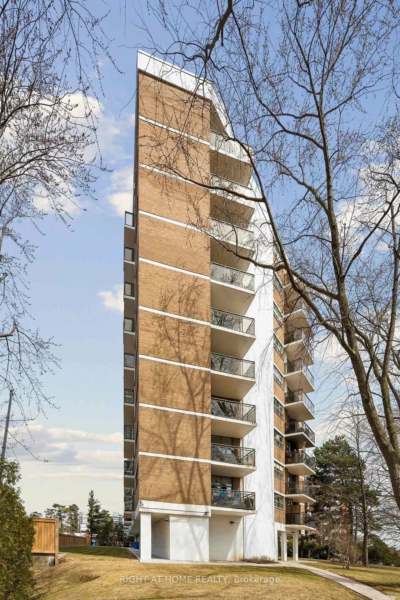 212, Kerr, 1002 - CO Central, Oakville