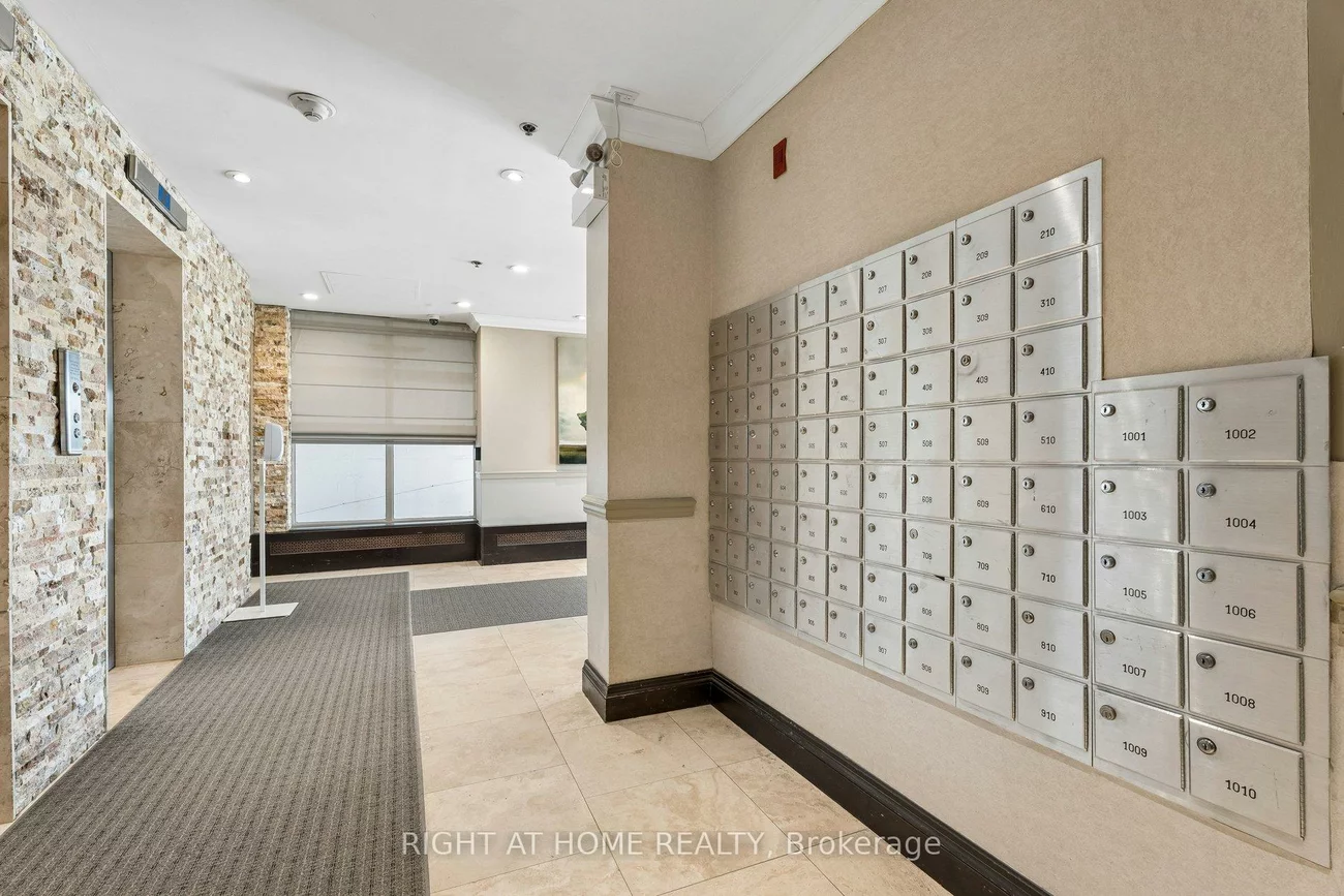 212, Kerr, 1002 - CO Central, Oakville