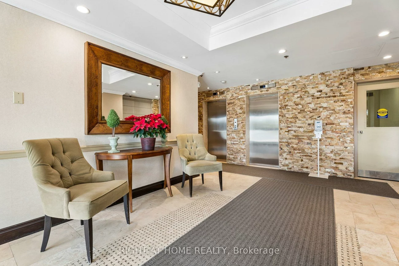 212, Kerr, 1002 - CO Central, Oakville