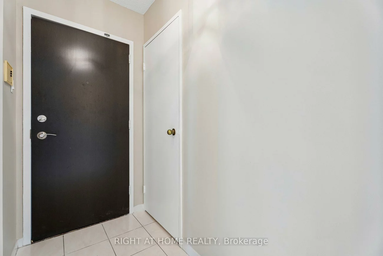 212, Kerr, 1002 - CO Central, Oakville