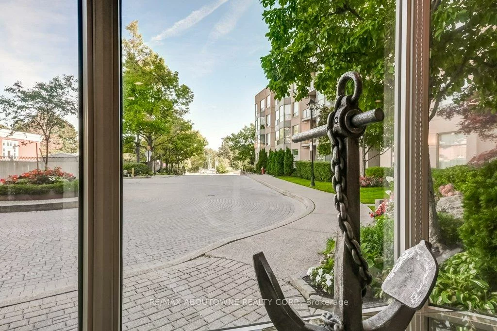 2511, Lakeshore, 1001 - BR Bronte, Oakville