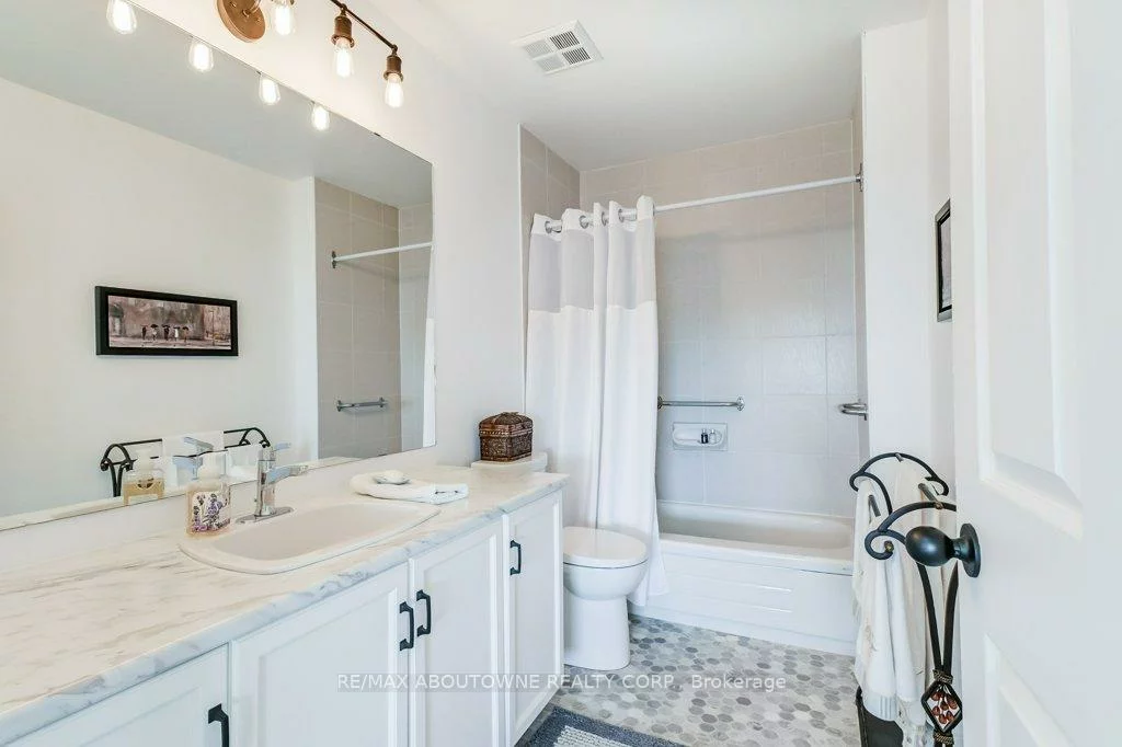 2511, Lakeshore, 1001 - BR Bronte, Oakville