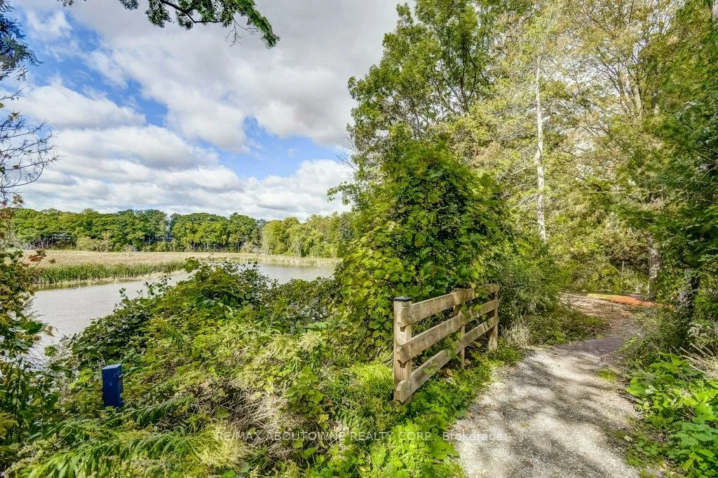 2511, Lakeshore, 1001 - BR Bronte, Oakville