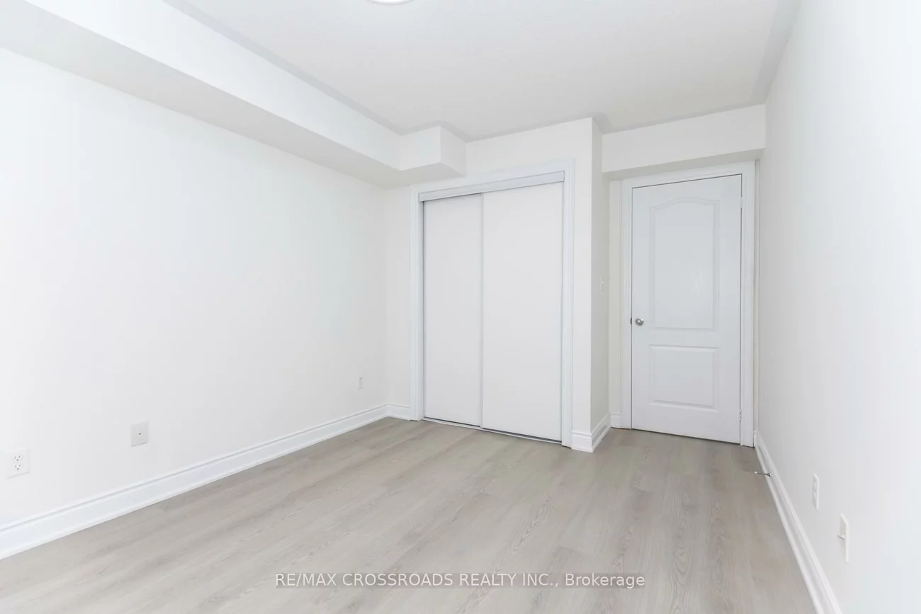 2460, Post, 1015 - RO River Oaks, Oakville