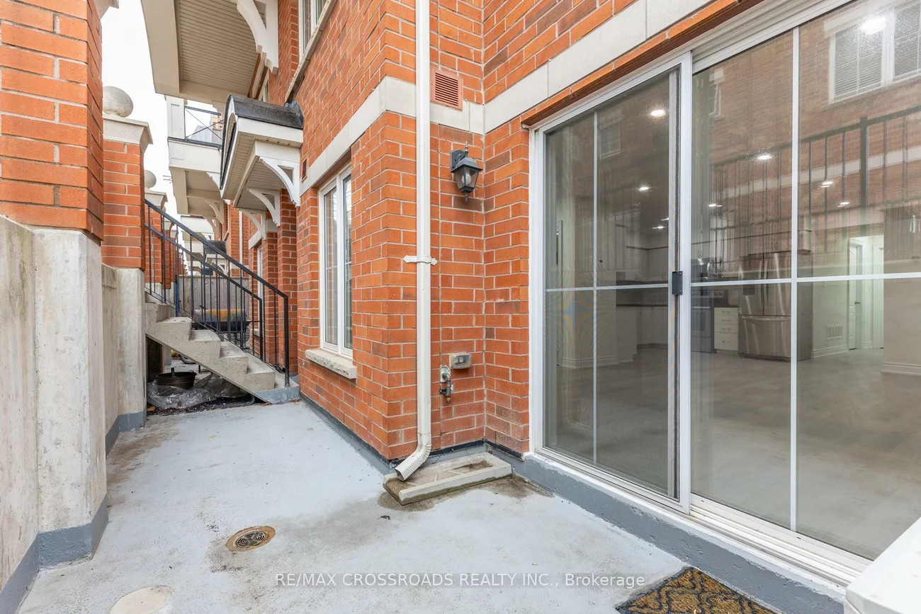 2460, Post, 1015 - RO River Oaks, Oakville