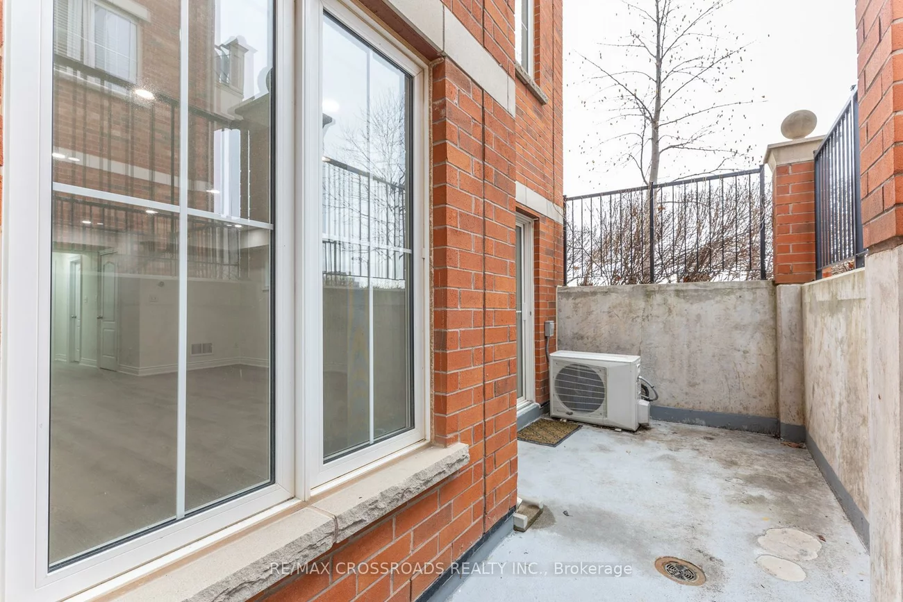 2460, Post, 1015 - RO River Oaks, Oakville