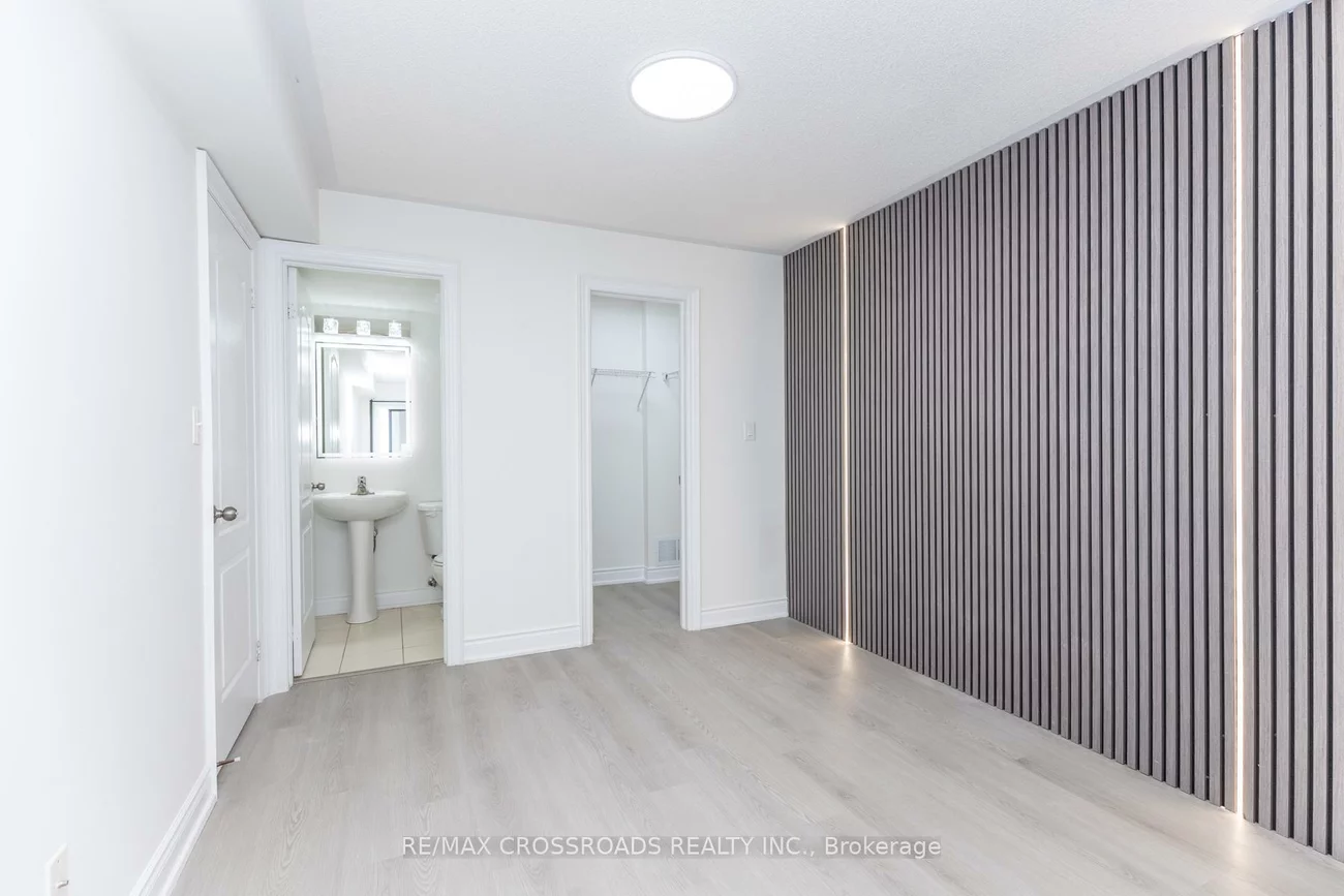 2460, Post, 1015 - RO River Oaks, Oakville