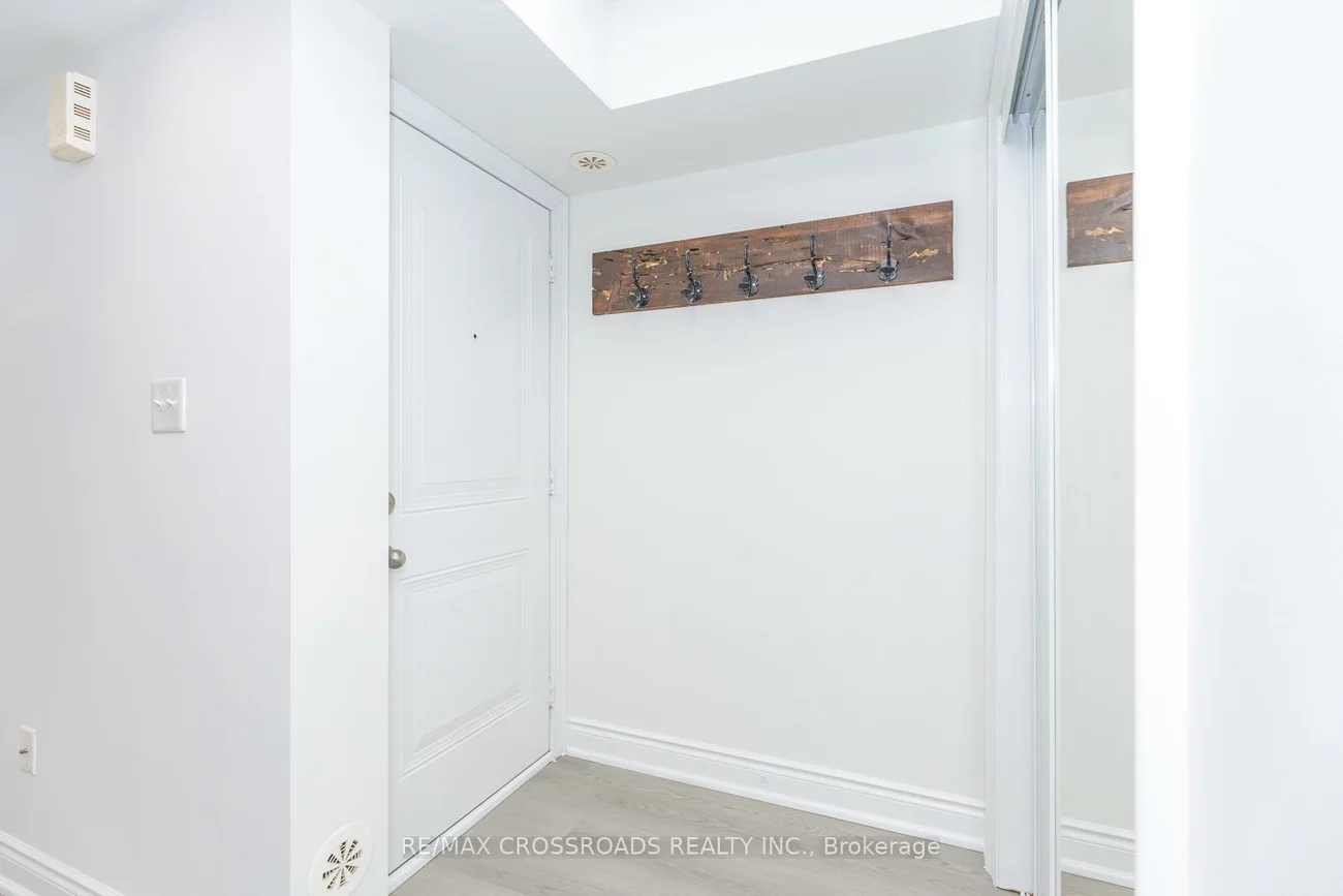 2460, Post, 1015 - RO River Oaks, Oakville