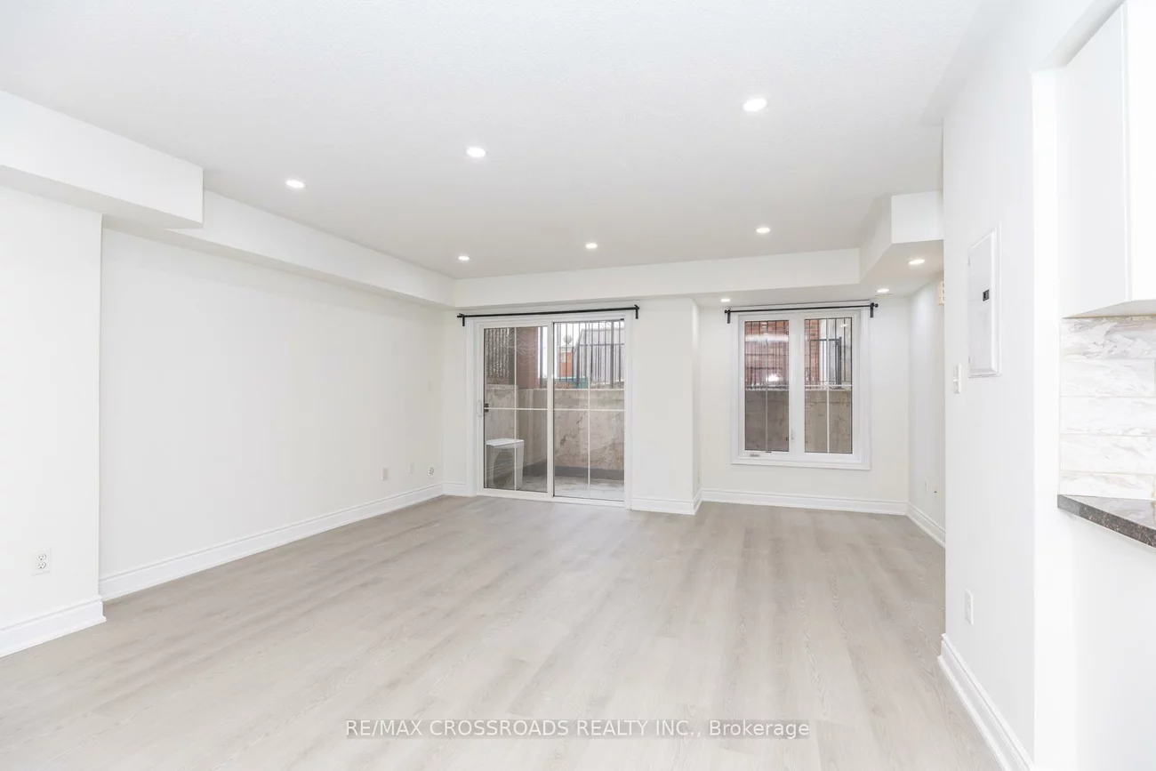 2460, Post, 1015 - RO River Oaks, Oakville