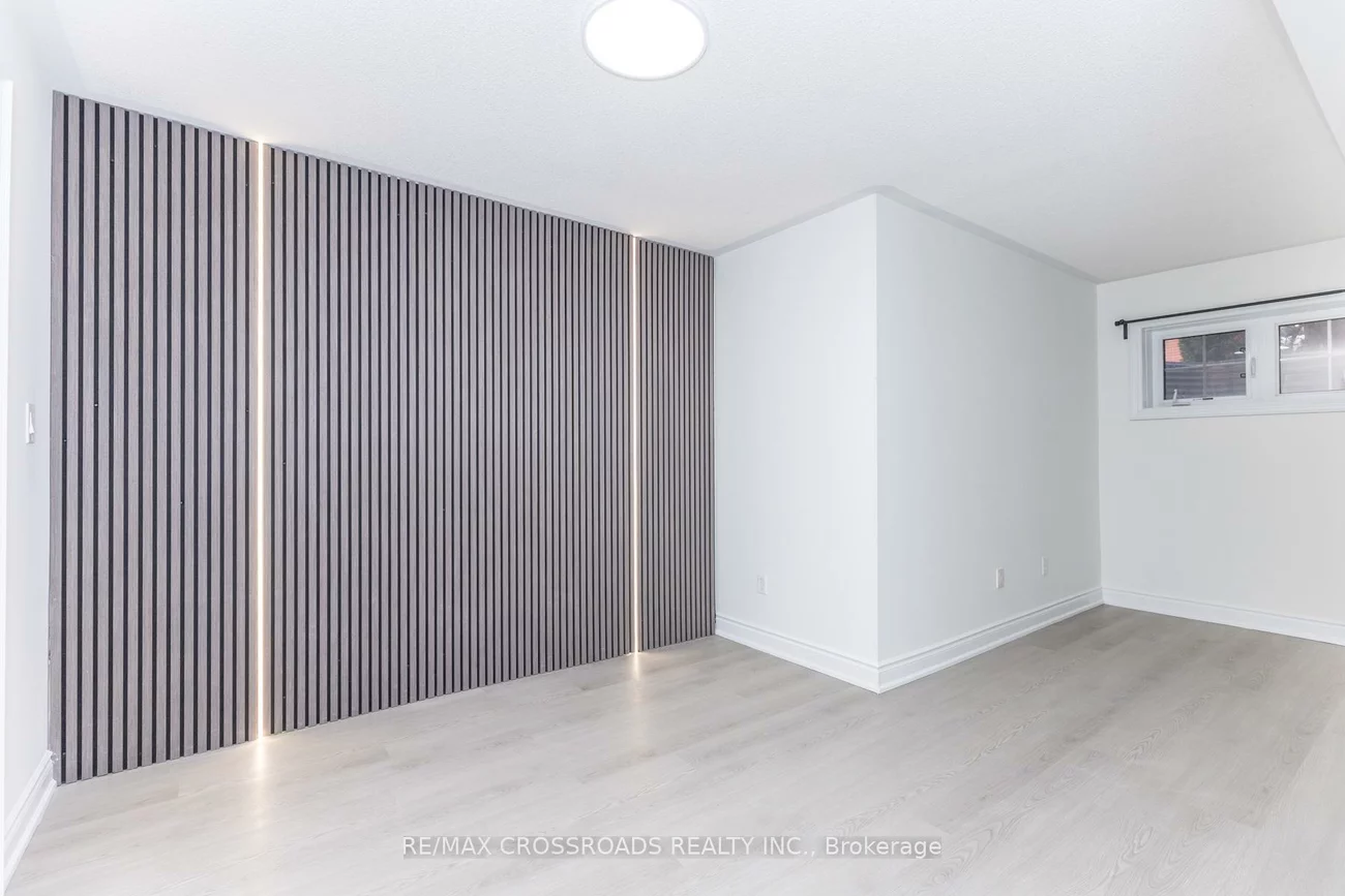 2460, Post, 1015 - RO River Oaks, Oakville