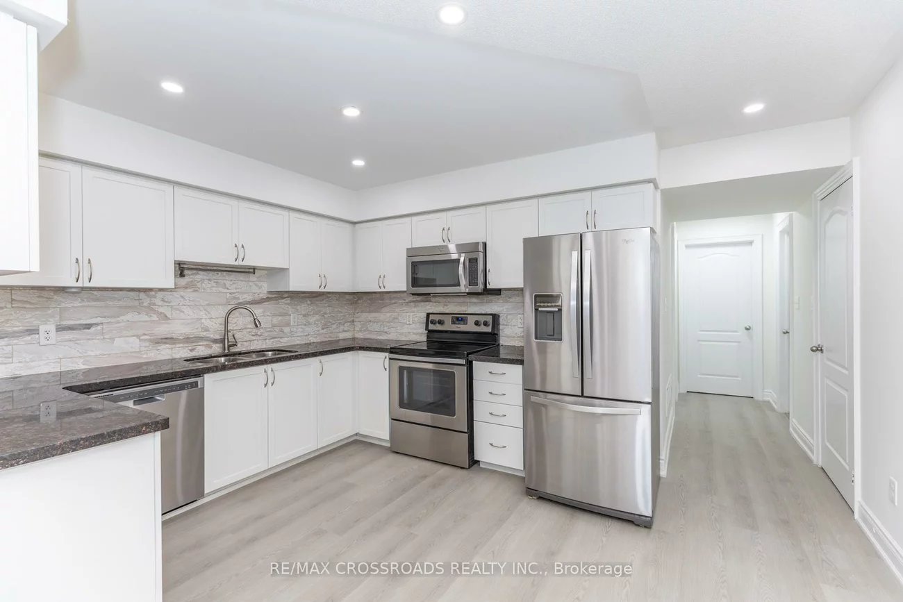 2460, Post, 1015 - RO River Oaks, Oakville