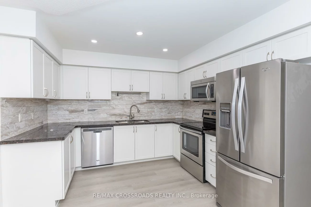 2460, Post, 1015 - RO River Oaks, Oakville