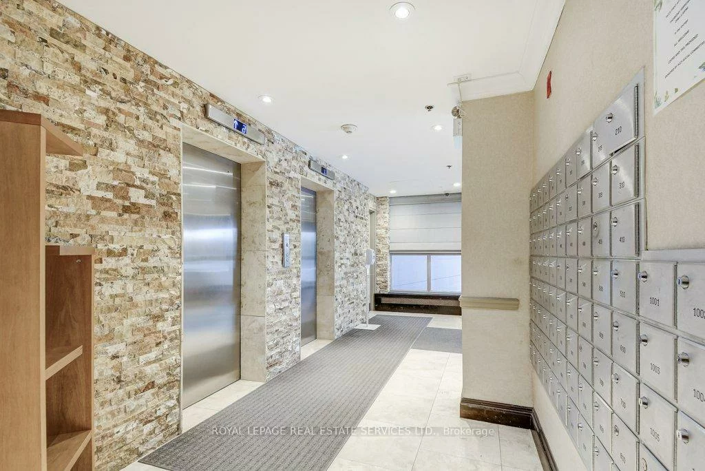 212, Kerr, 1002 - CO Central, Oakville