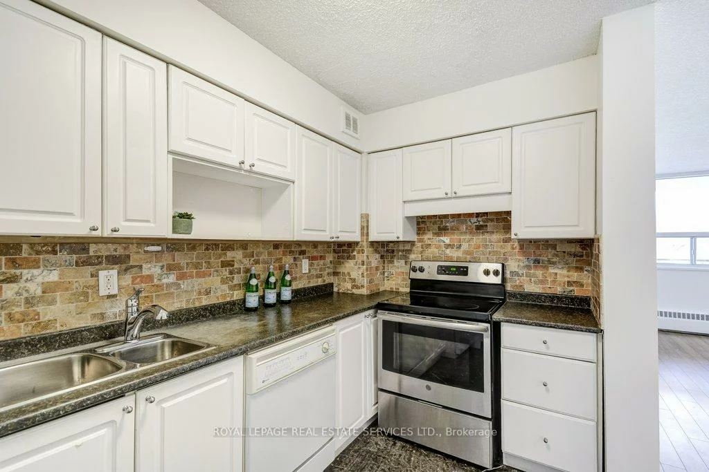 212, Kerr, 1002 - CO Central, Oakville