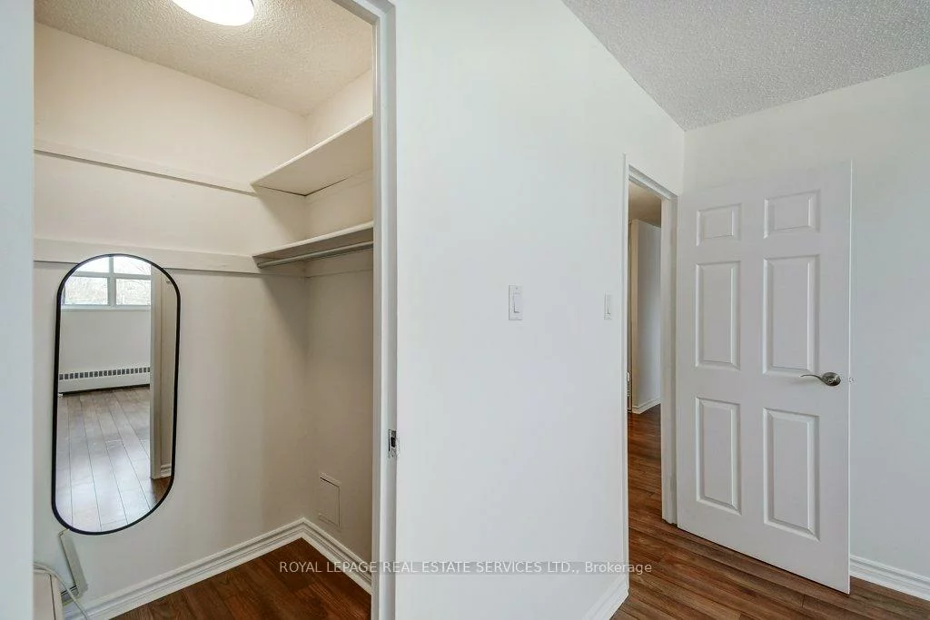 212, Kerr, 1002 - CO Central, Oakville