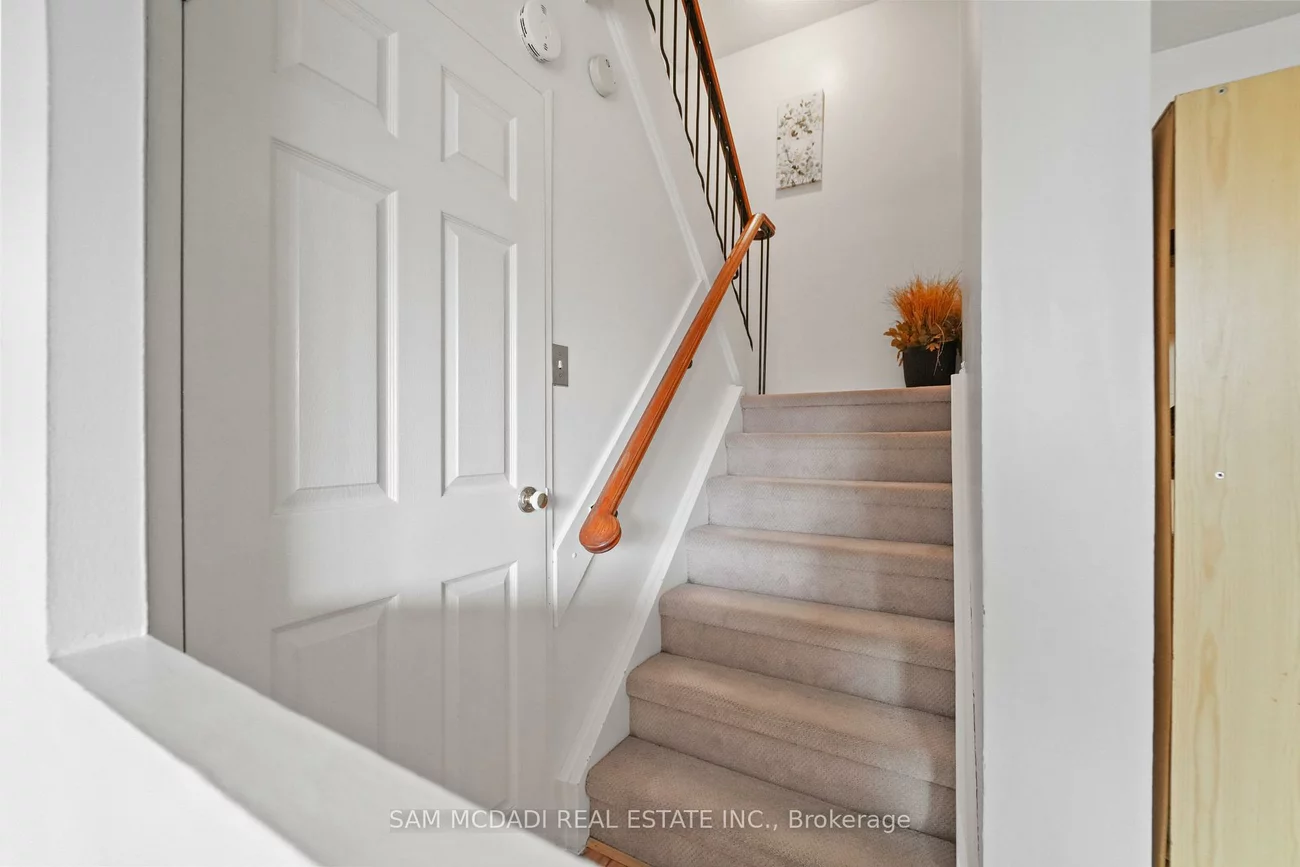 1050, Falgarwood, 1005 - FA Falgarwood, Oakville