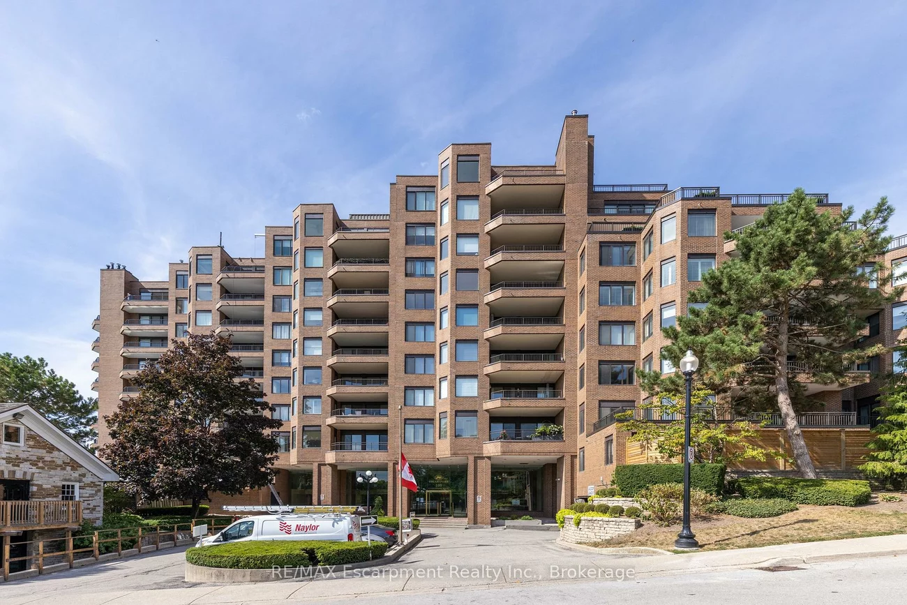 100, Lakeshore, 1013 - OO Old Oakville, Oakville