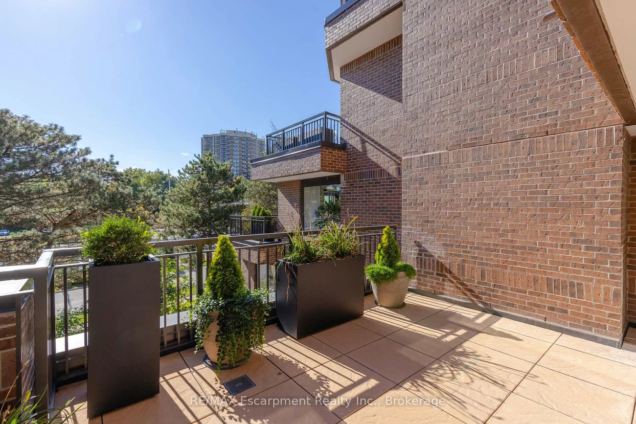 100, Lakeshore, 1013 - OO Old Oakville, Oakville