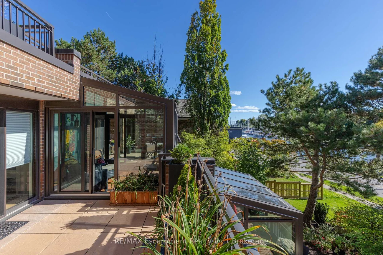 100, Lakeshore, 1013 - OO Old Oakville, Oakville