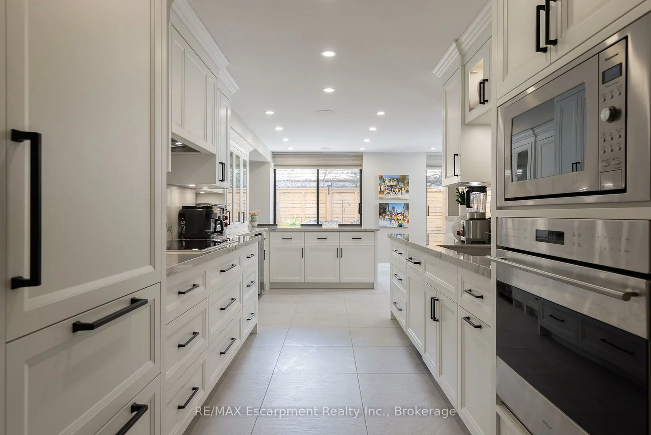 100, Lakeshore, 1013 - OO Old Oakville, Oakville