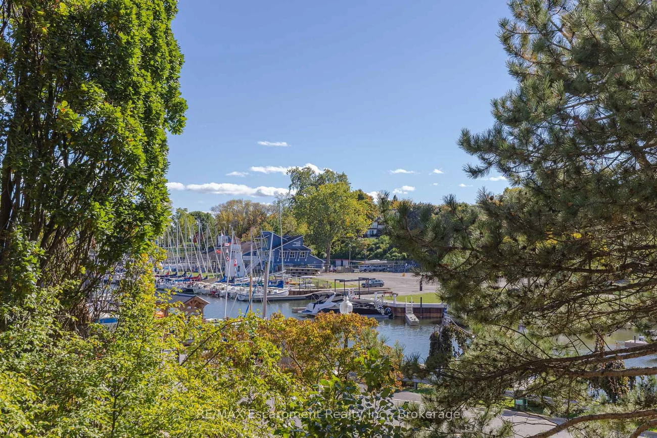 100, Lakeshore, 1013 - OO Old Oakville, Oakville