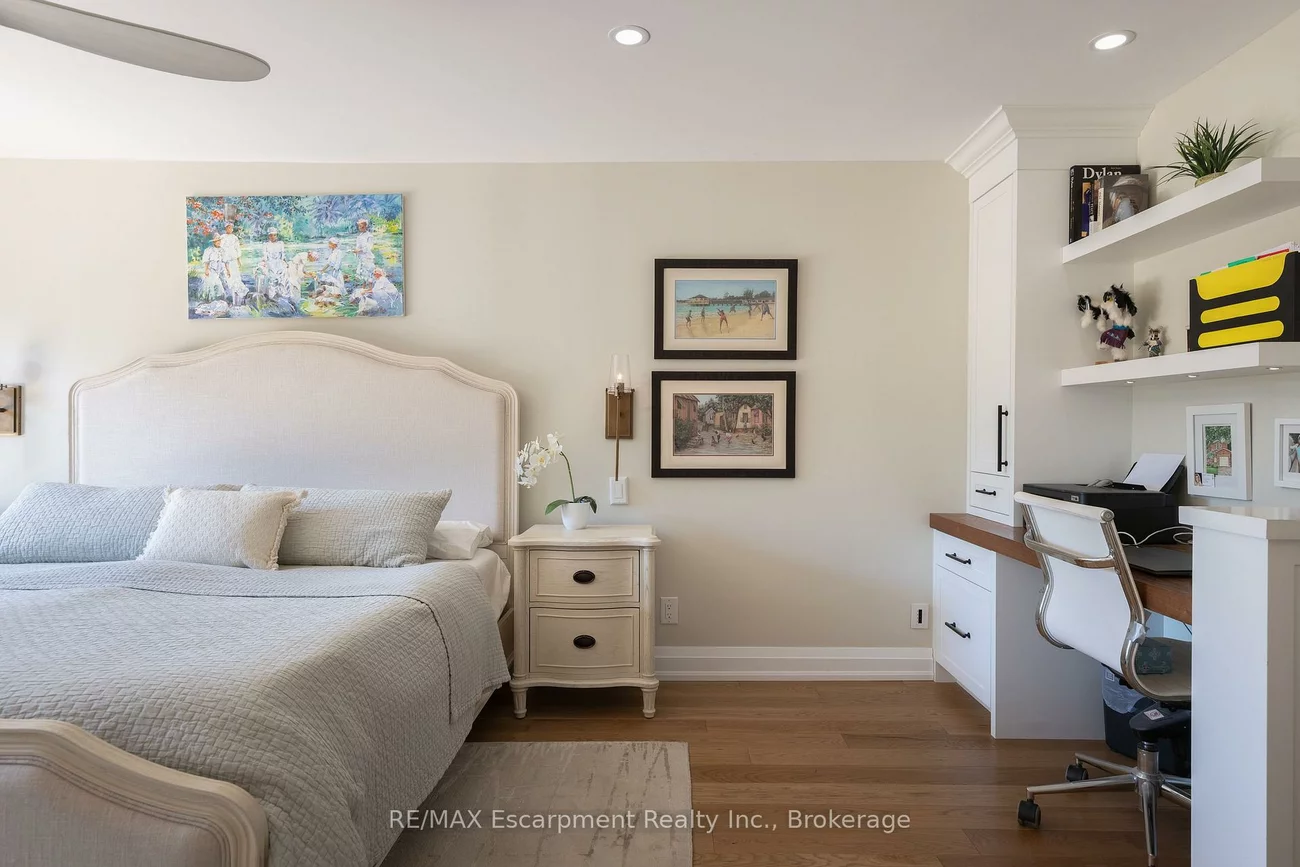 100, Lakeshore, 1013 - OO Old Oakville, Oakville