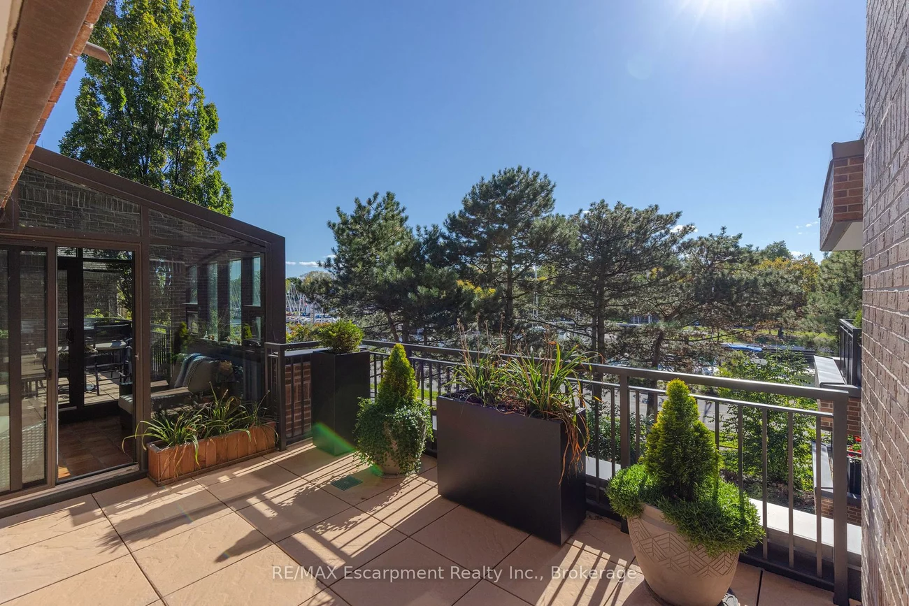 100, Lakeshore, 1013 - OO Old Oakville, Oakville