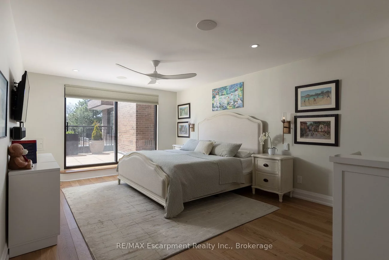 100, Lakeshore, 1013 - OO Old Oakville, Oakville