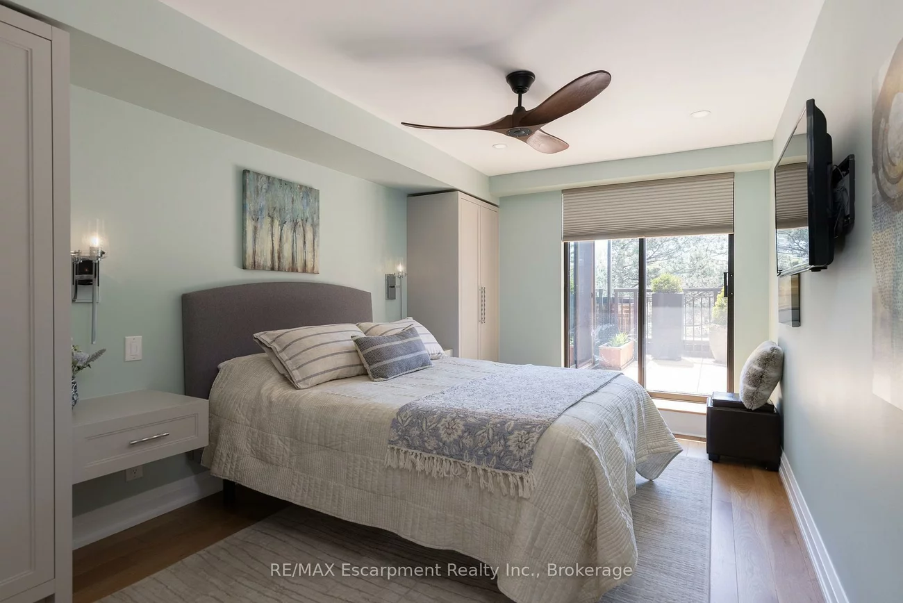 100, Lakeshore, 1013 - OO Old Oakville, Oakville