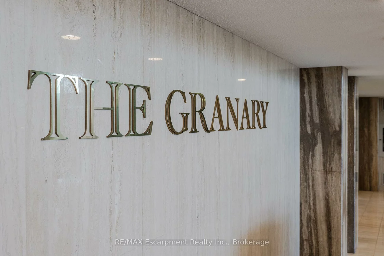 100, Lakeshore, 1013 - OO Old Oakville, Oakville