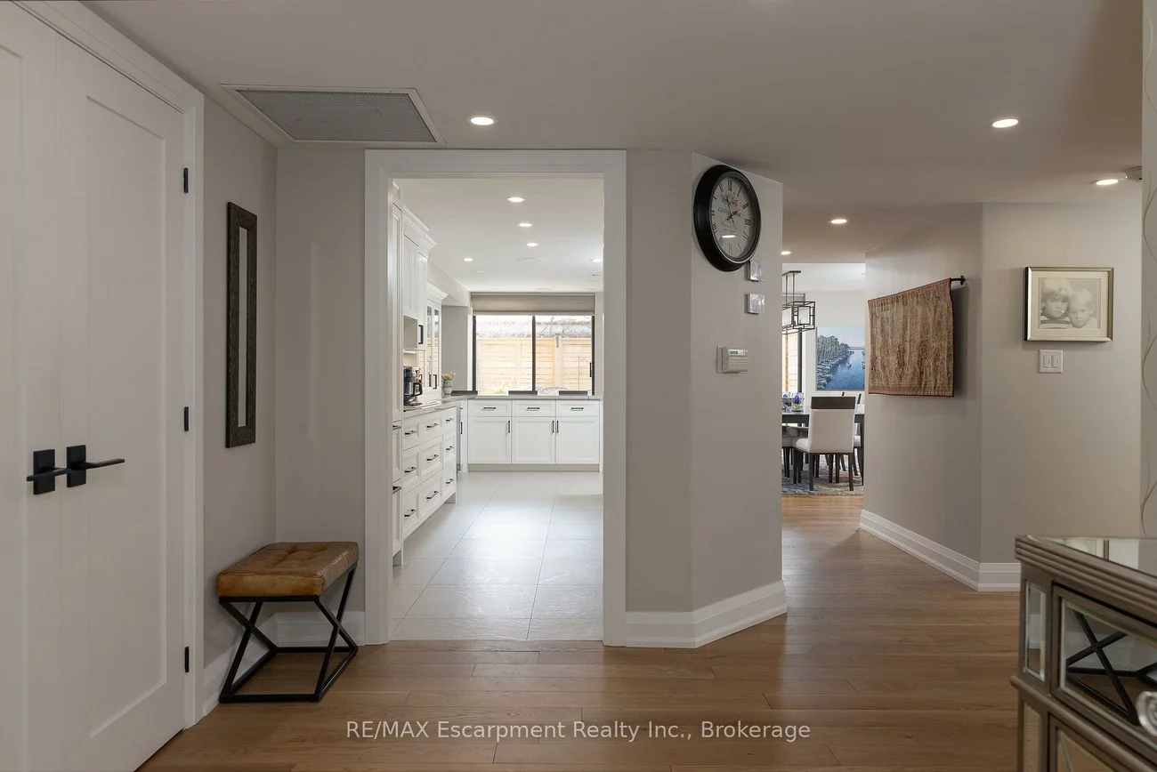 100, Lakeshore, 1013 - OO Old Oakville, Oakville