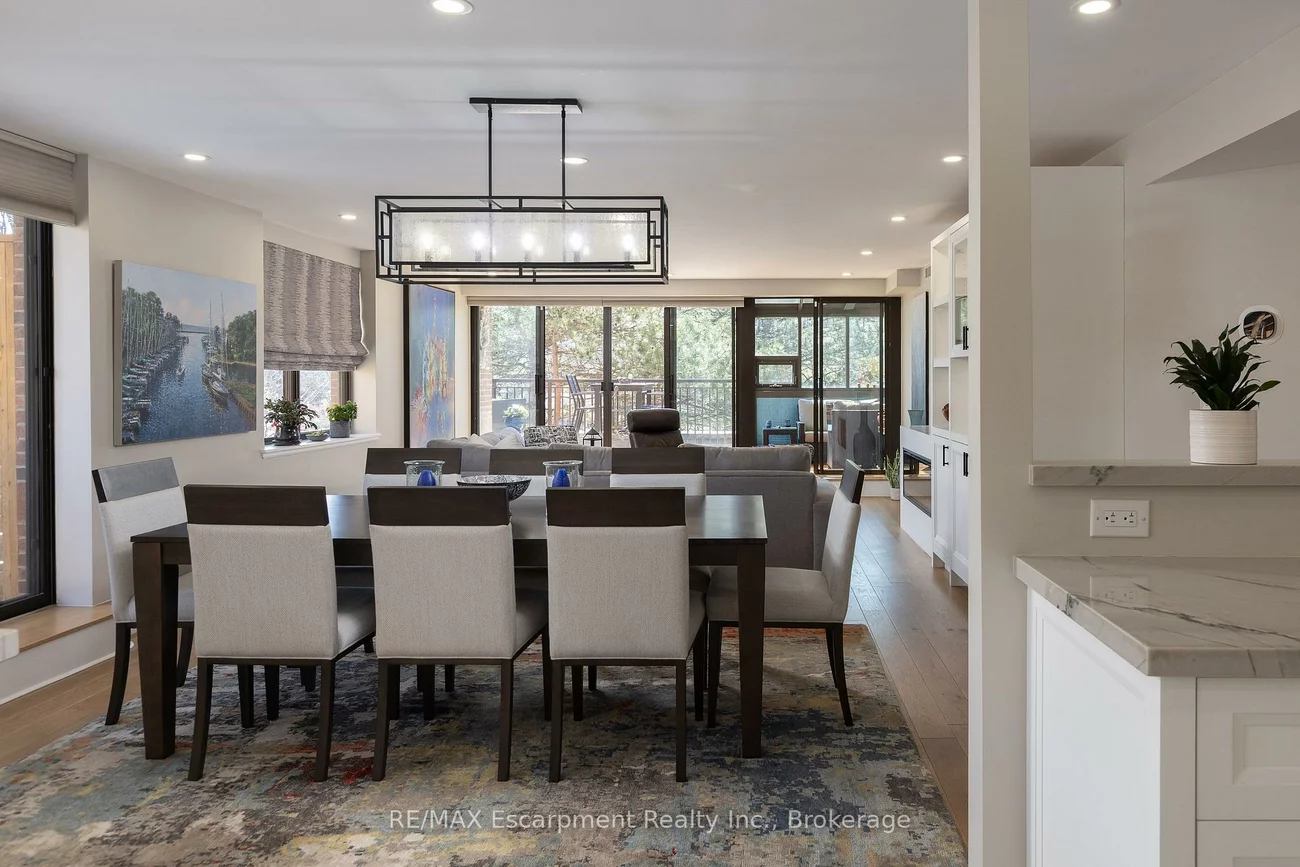 100, Lakeshore, 1013 - OO Old Oakville, Oakville