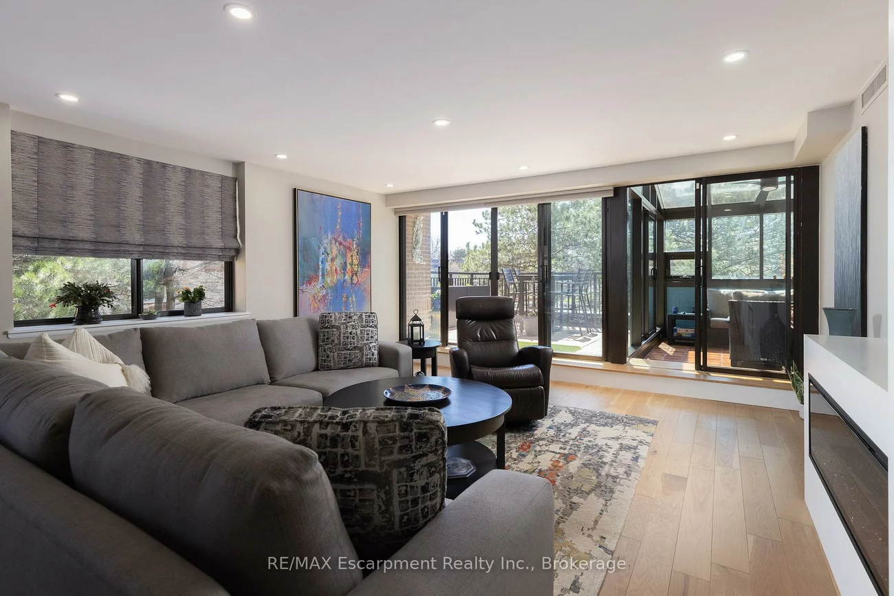 100, Lakeshore, 1013 - OO Old Oakville, Oakville