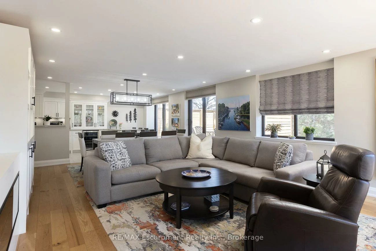 100, Lakeshore, 1013 - OO Old Oakville, Oakville