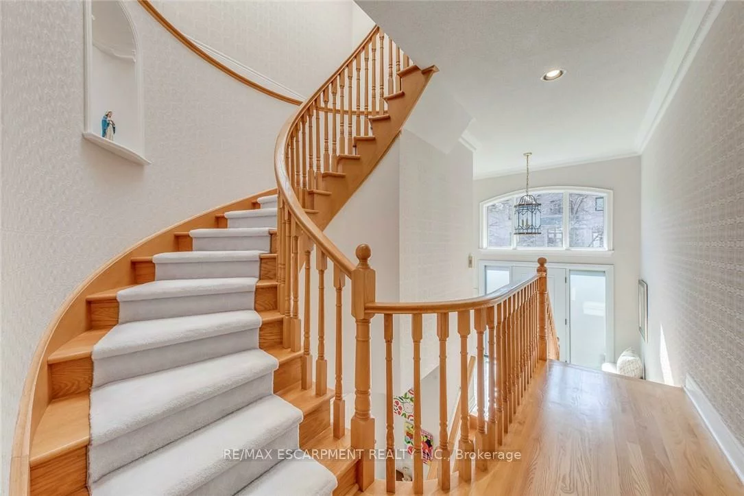 2303, HILL RIDGE, 1022 - WT West Oak Trails, Oakville