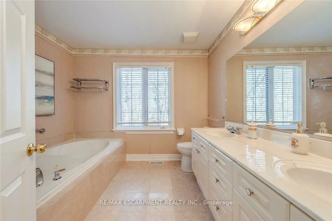 2303, HILL RIDGE, 1022 - WT West Oak Trails, Oakville