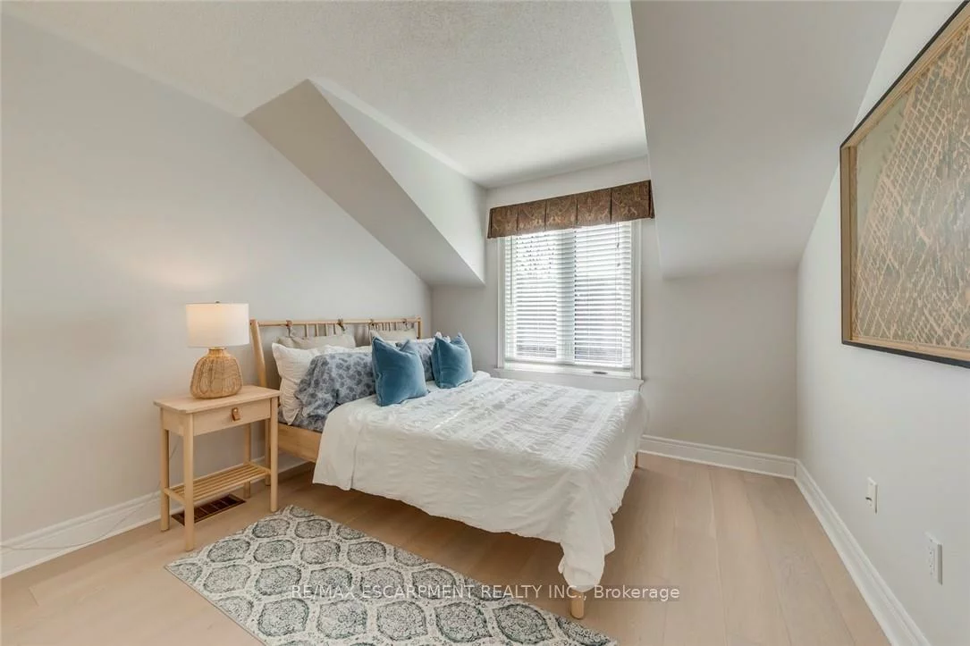 2303, HILL RIDGE, 1022 - WT West Oak Trails, Oakville