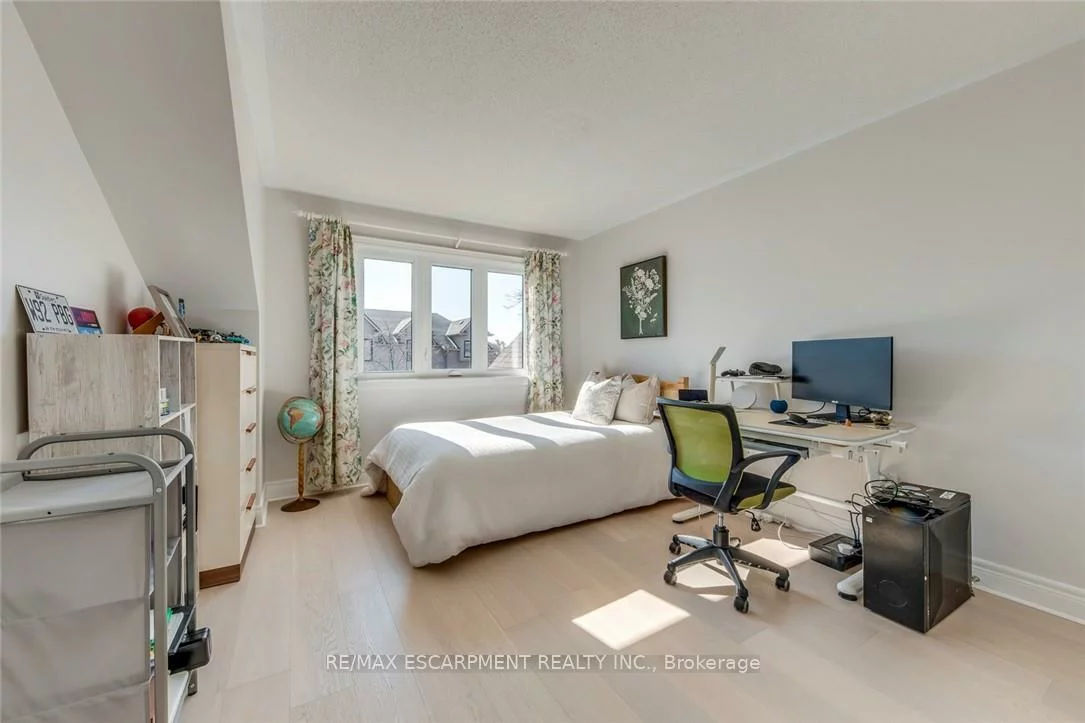 2303, HILL RIDGE, 1022 - WT West Oak Trails, Oakville