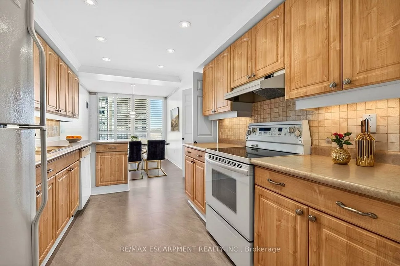 2170, Marine, 1001 - BR Bronte, Oakville