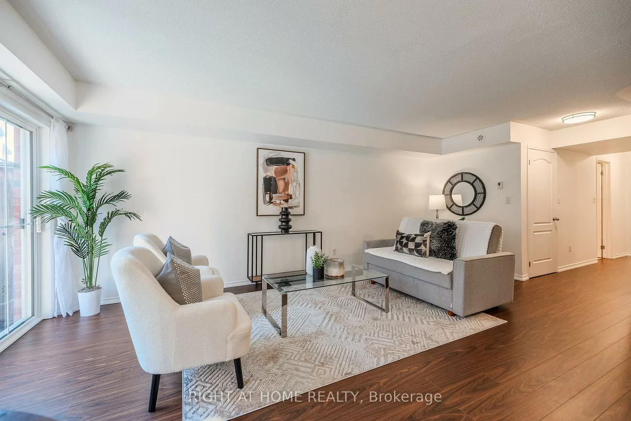 2464, Post, 1015 - RO River Oaks, Oakville