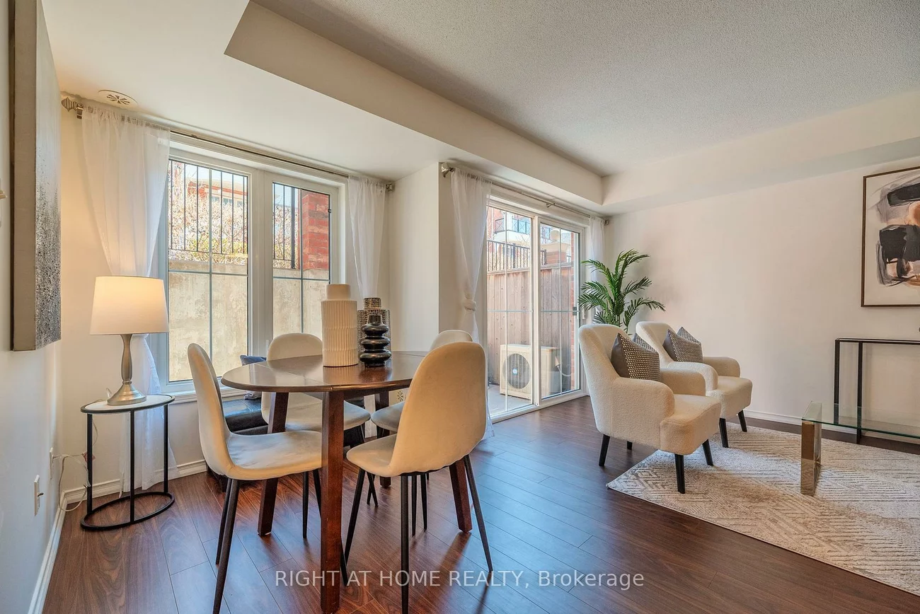 2464, Post, 1015 - RO River Oaks, Oakville