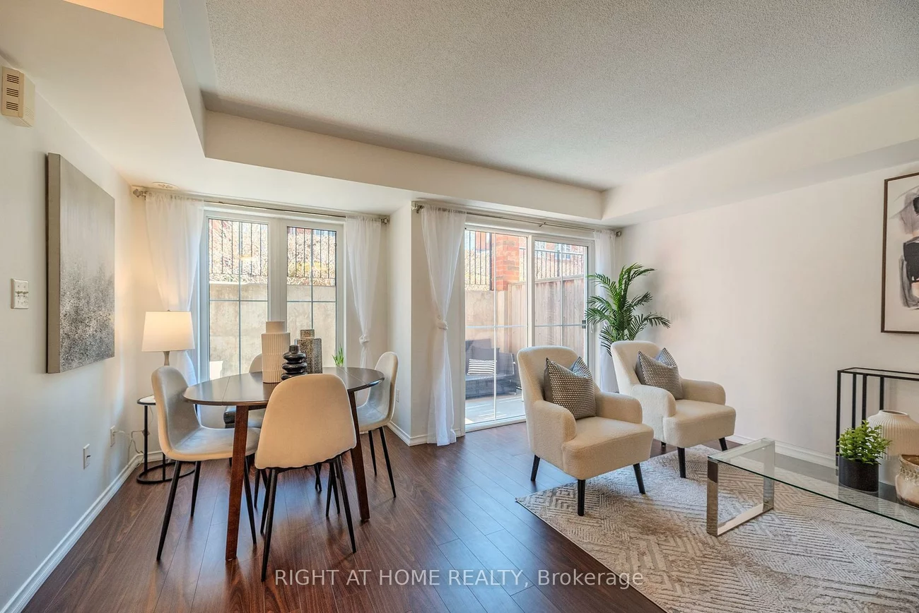 2464, Post, 1015 - RO River Oaks, Oakville
